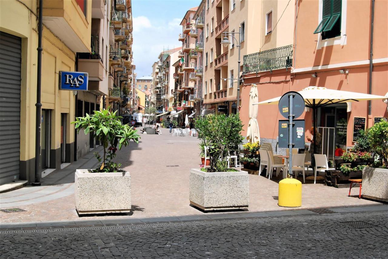 Costa Del Molo - Casa E Lavoro Apartment Vado Ligure Bagian luar foto